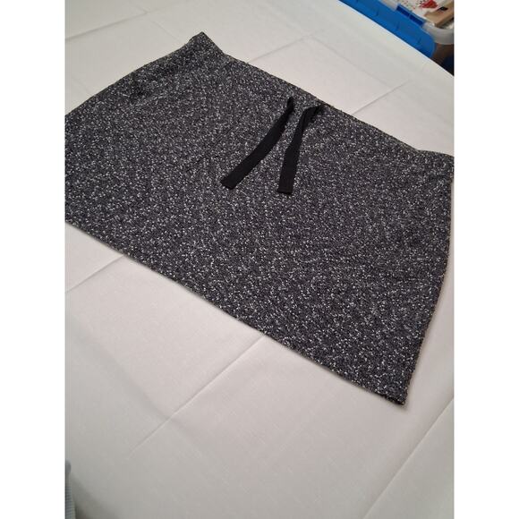 Torrid Black Tweed Like Mini Skirt Plus Size 4 Elastic Waist Pull On Career - Picture 2 of 12